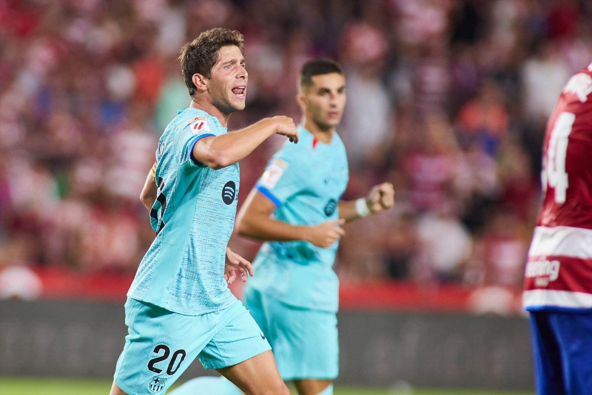 Marcos Alonso y Sergi Roberto, los primeros 2 despidos de Flick en el Barça, están fuera