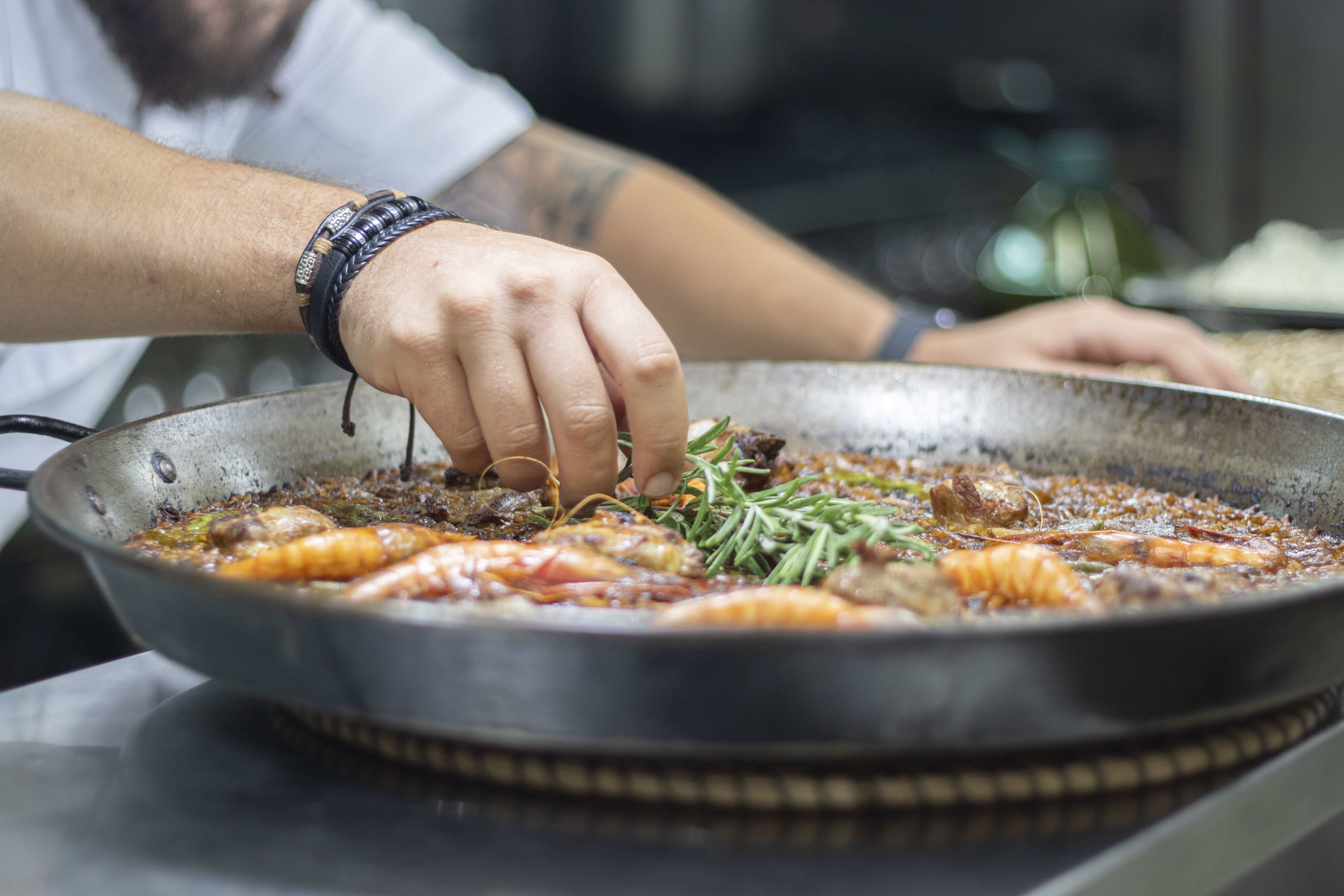 Un nuevo sello de calidad gastronómica en una receta de Arroz de Castelldefels