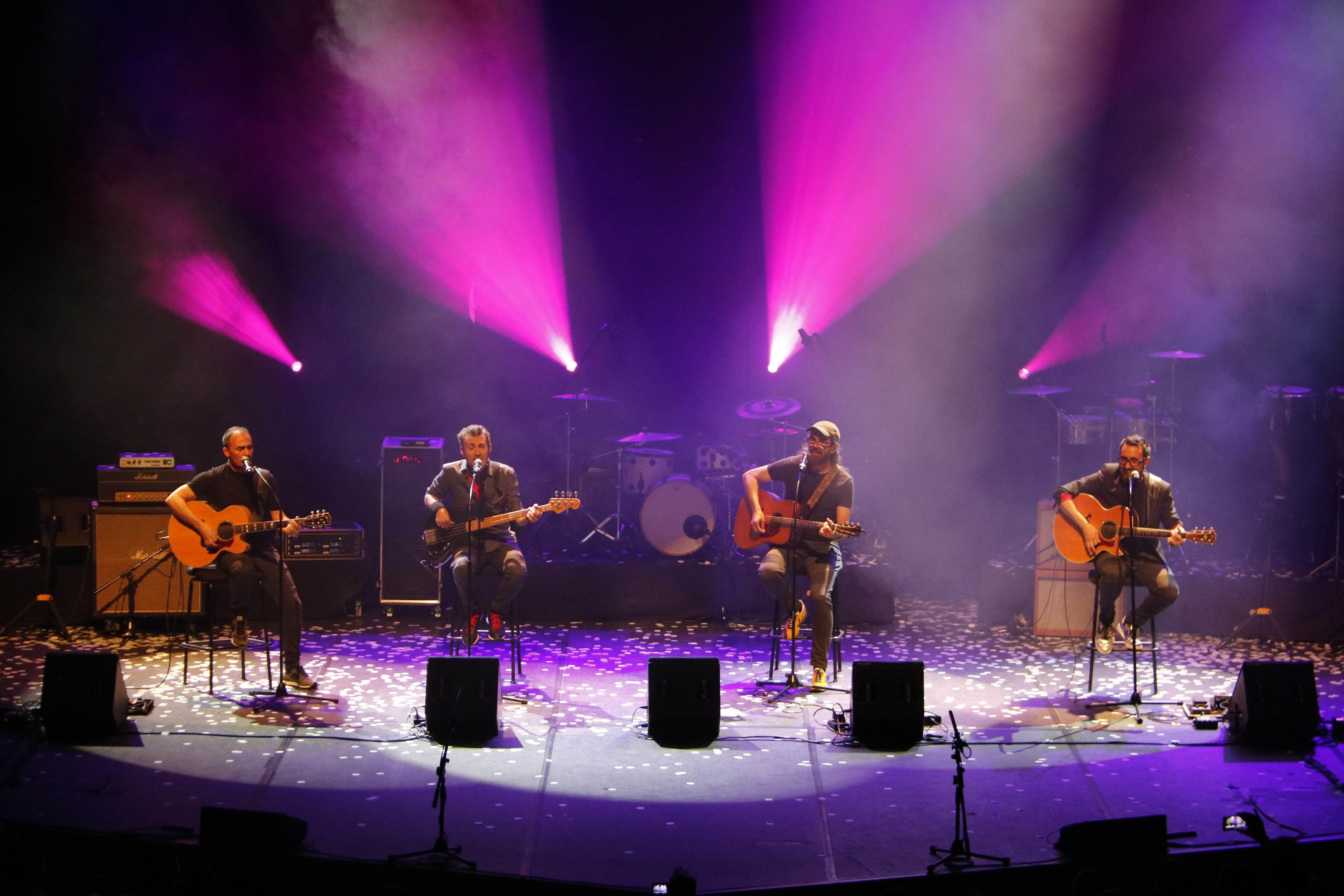 Gossos inicien la gira de comiat amb Txarango i Els Amics de les Arts