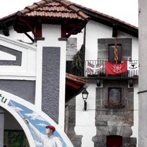 La carambola de 'La Razón' sobre el final de ETA y el procés