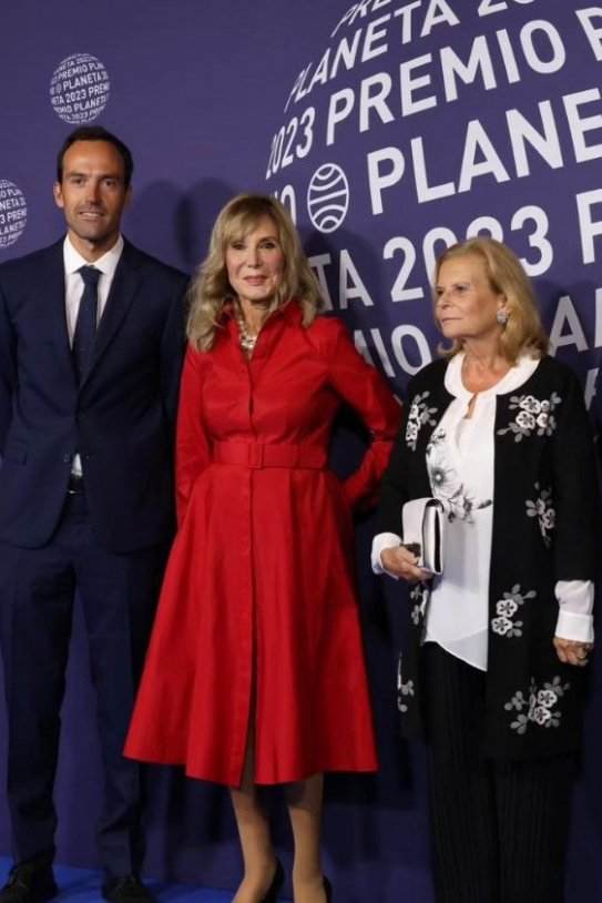 Pilar Eyre entre su hijo y Carme Riera, Ig Pilar Eyre entre su hijo y Carme Riera, Ig