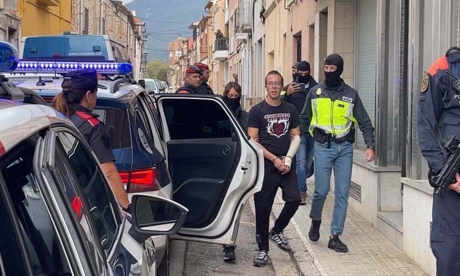 Operación policial en Catalunya contra Combat 18, un grupo terrorista de ultraderecha, con más de 15 detenidos