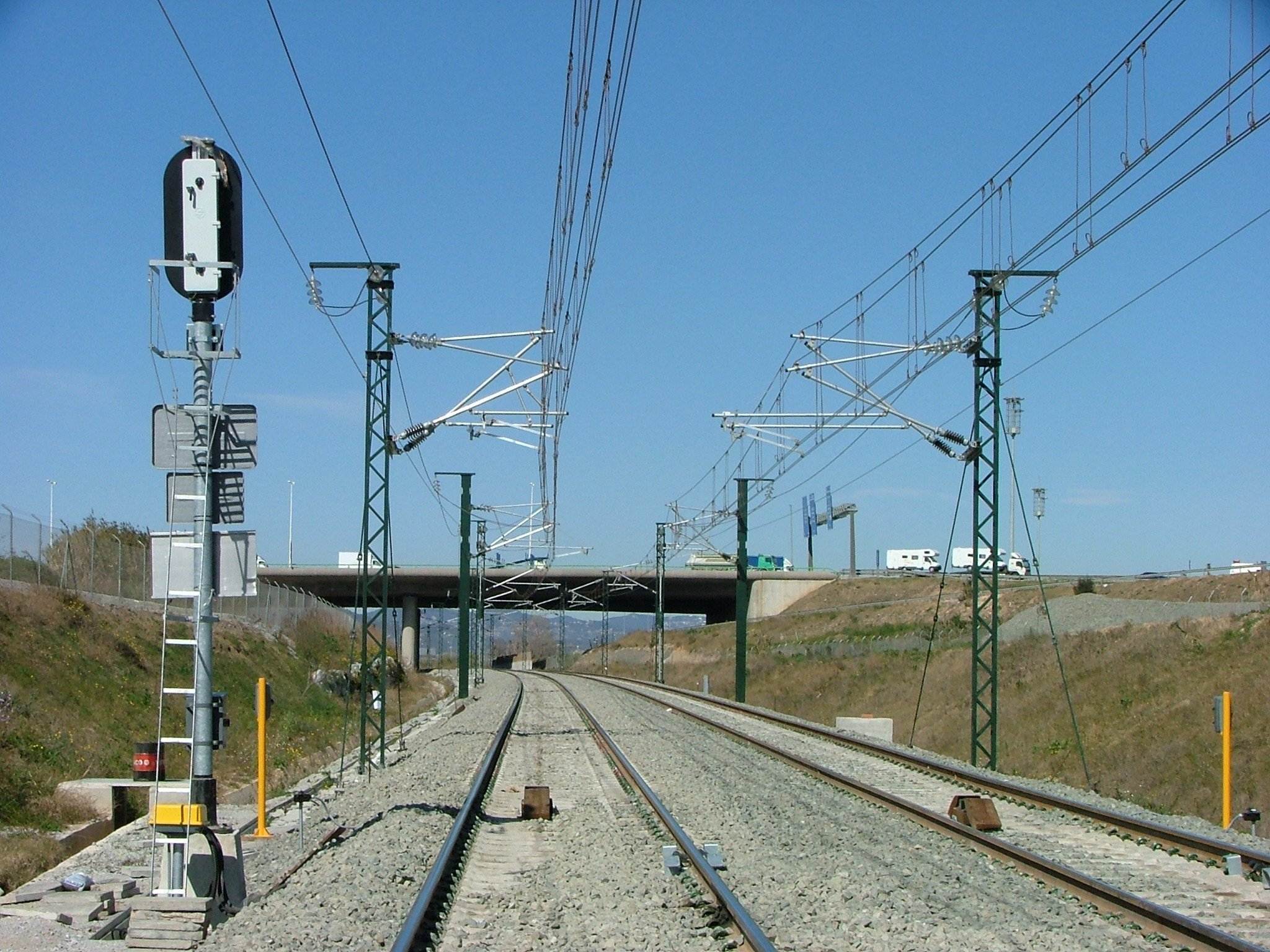 Qué es una catenaria, los cables con los que se habría electrocutado Álvaro Prieto
