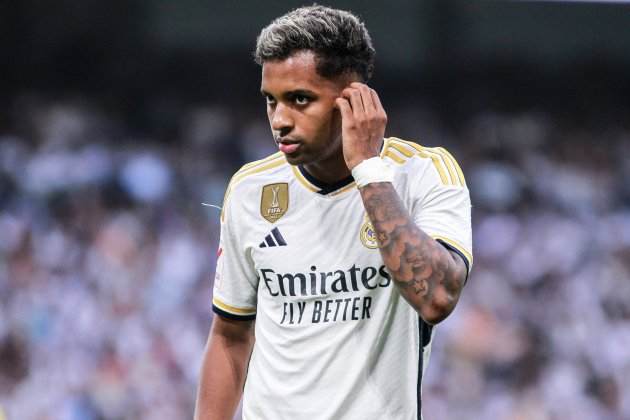 Rodrygo, preocupat durant un partit del Reial Madrid en el Santiago Bernabeu / Foto: Europa Press