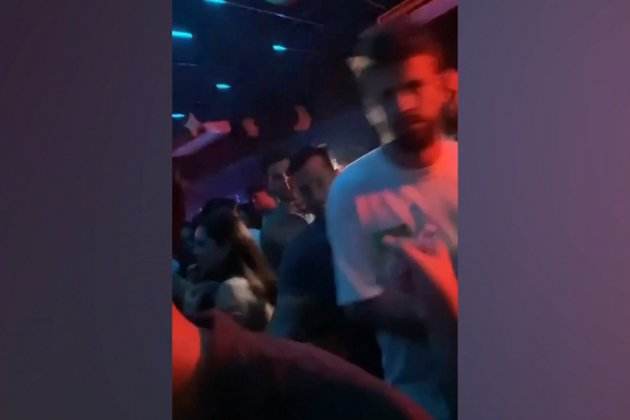 Piqué enfadado en la discoteca de Málaga T5