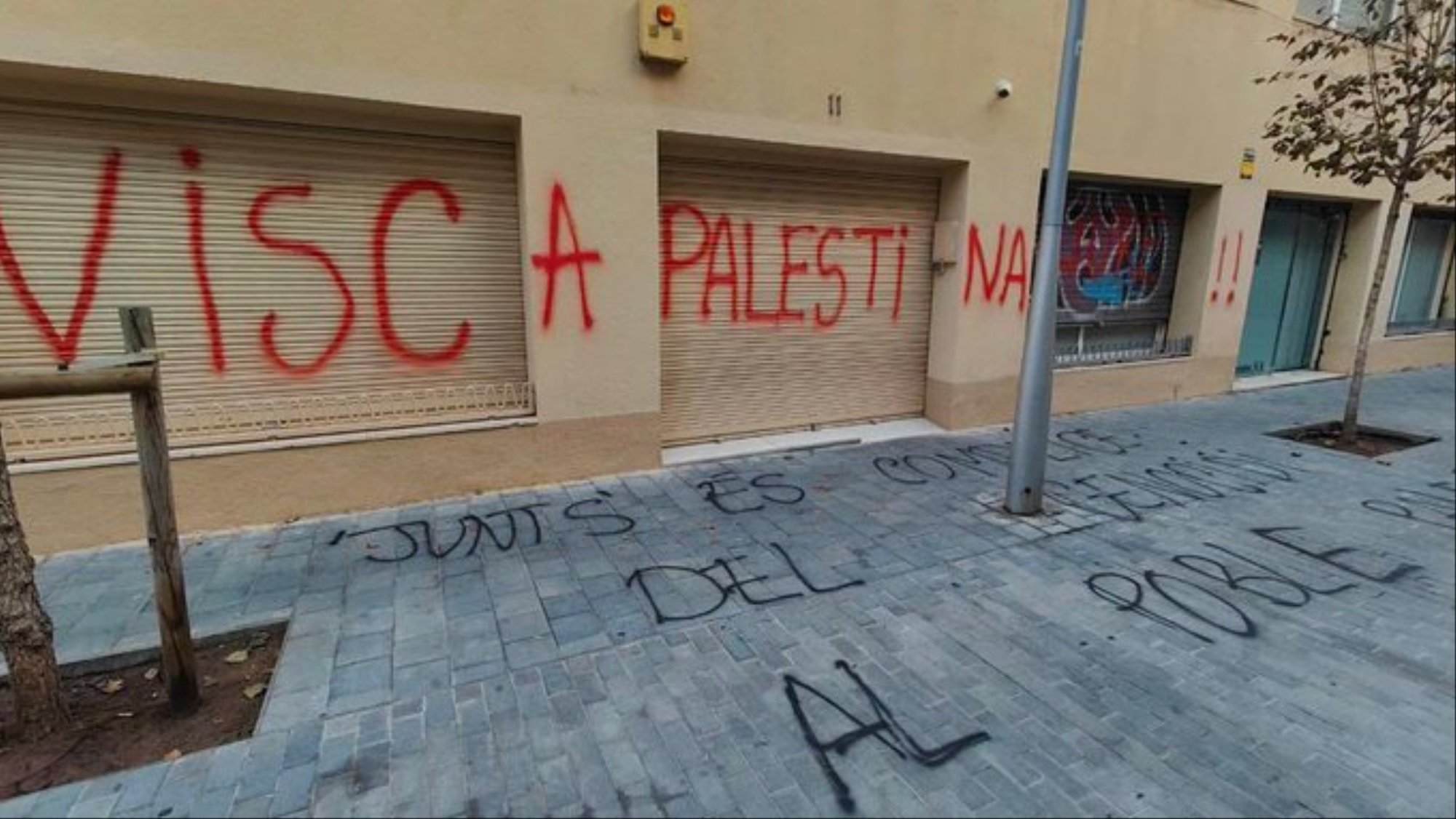 La seu de Junts per Catalunya es desperta amb pintades a favor de Palestina