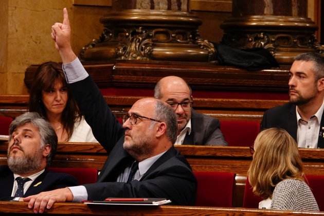 Eduard Pujol votació parlament   Roberto Lázaro