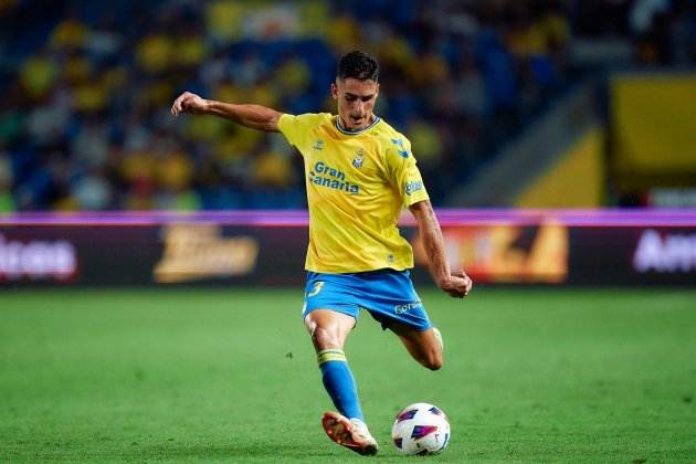 Sergi Cardona realizando un lanzamiento durante un partido de Las Palmas / Foto: Europa Press