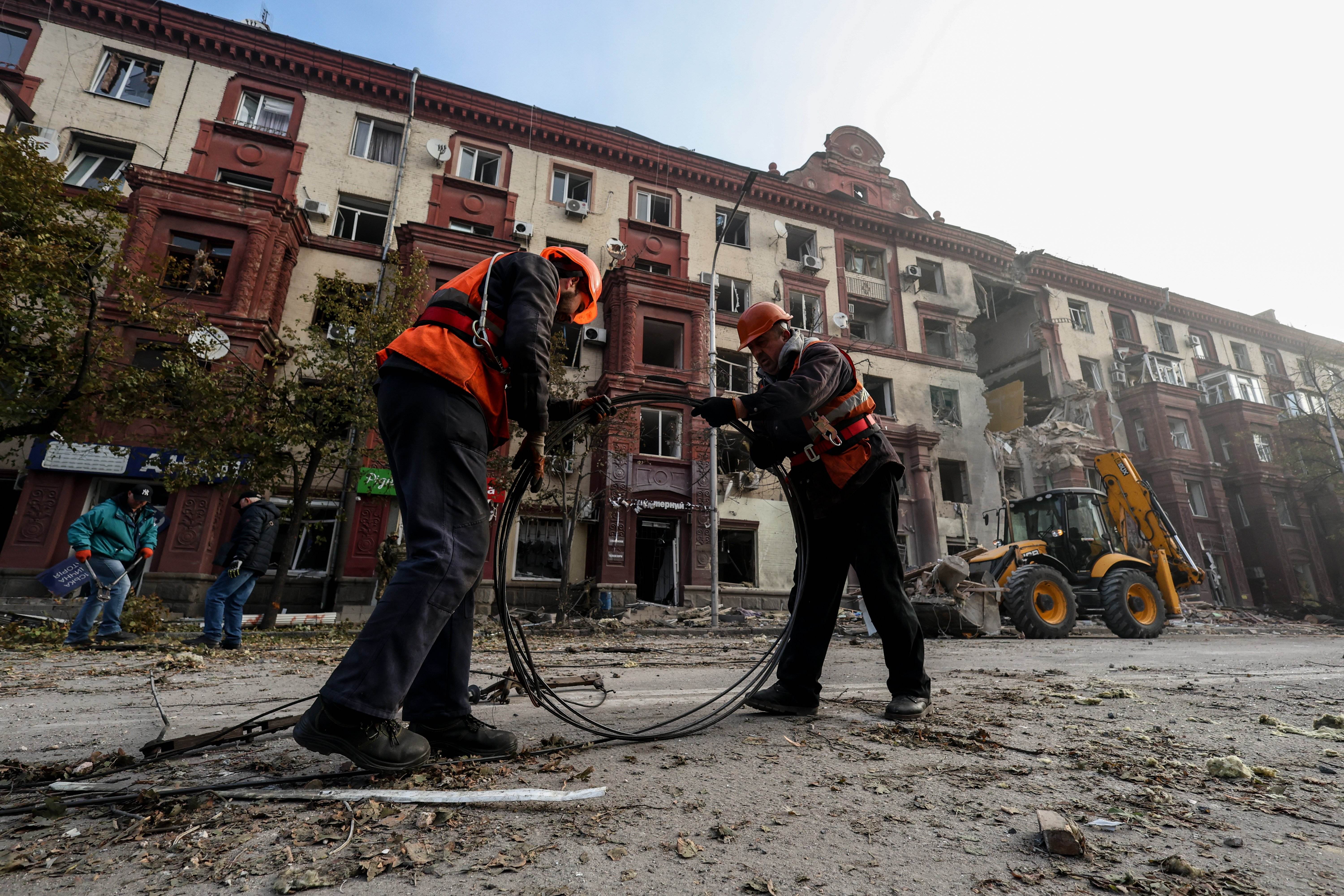 Ucrania continúa en guerra: vota a favor de prohibir la iglesia ortodoxa por presuntos vínculos con Rusia