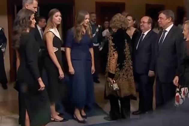 Sofía se para demasiado a Leonor TVE Sofía se para demasiado a Leonor TVE