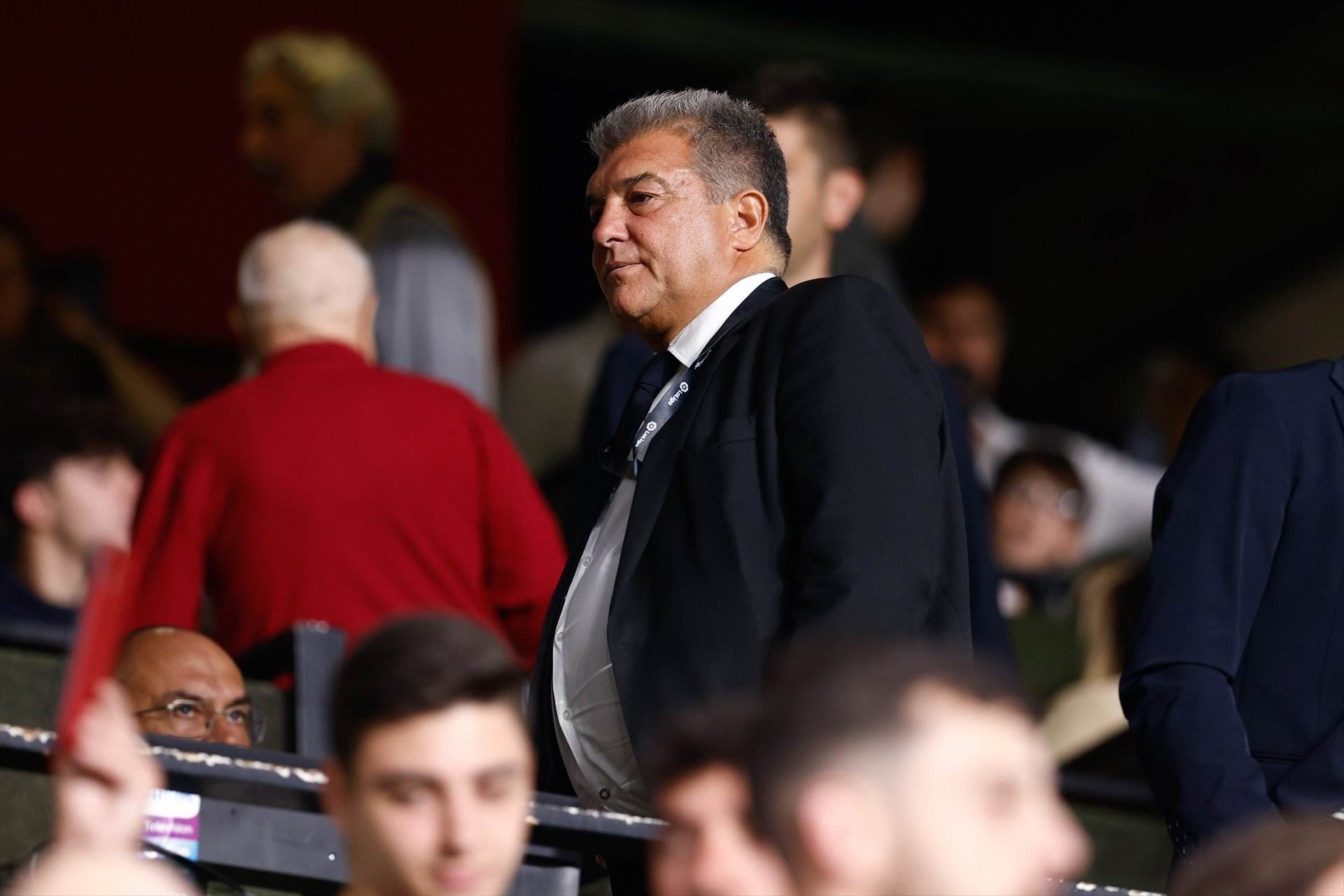 El Chelsea amenaza con pagar la totalidad de la cláusula sin negociar con Joan Laporta