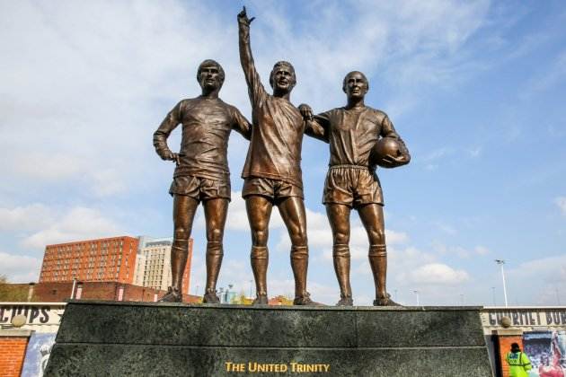 Estàtua de la 'Santissima Trinitat' amb Law Best Charlton a les afores d'Old Trafford / Foto: Europa Press