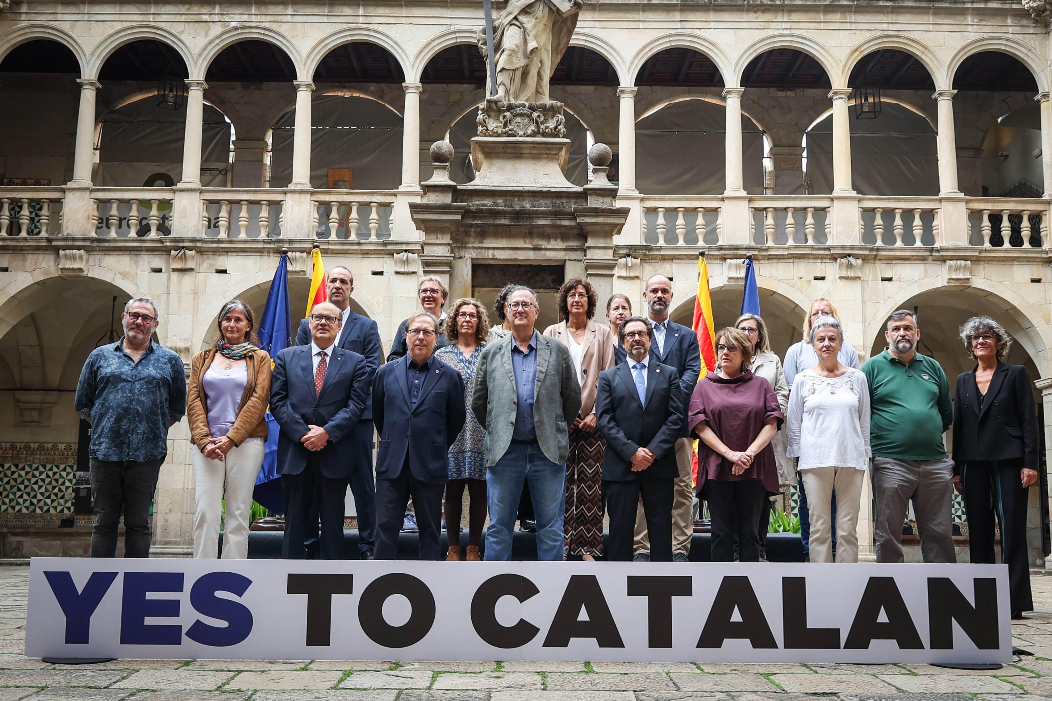 El catalán exhibe músculo: carta abierta a la UE de Òmnium, universidades, patronales y sindicatos