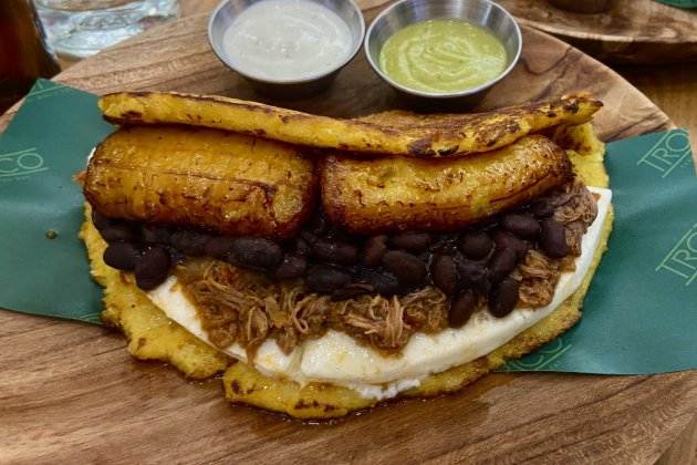 Cachapa de pabellón criollo