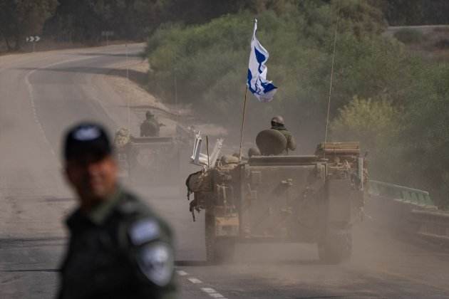 Imágenes de vehículos del ejército de Israel esperando para iniciar la ofensiva terrestre contra Gaza / Foto: Europa Press