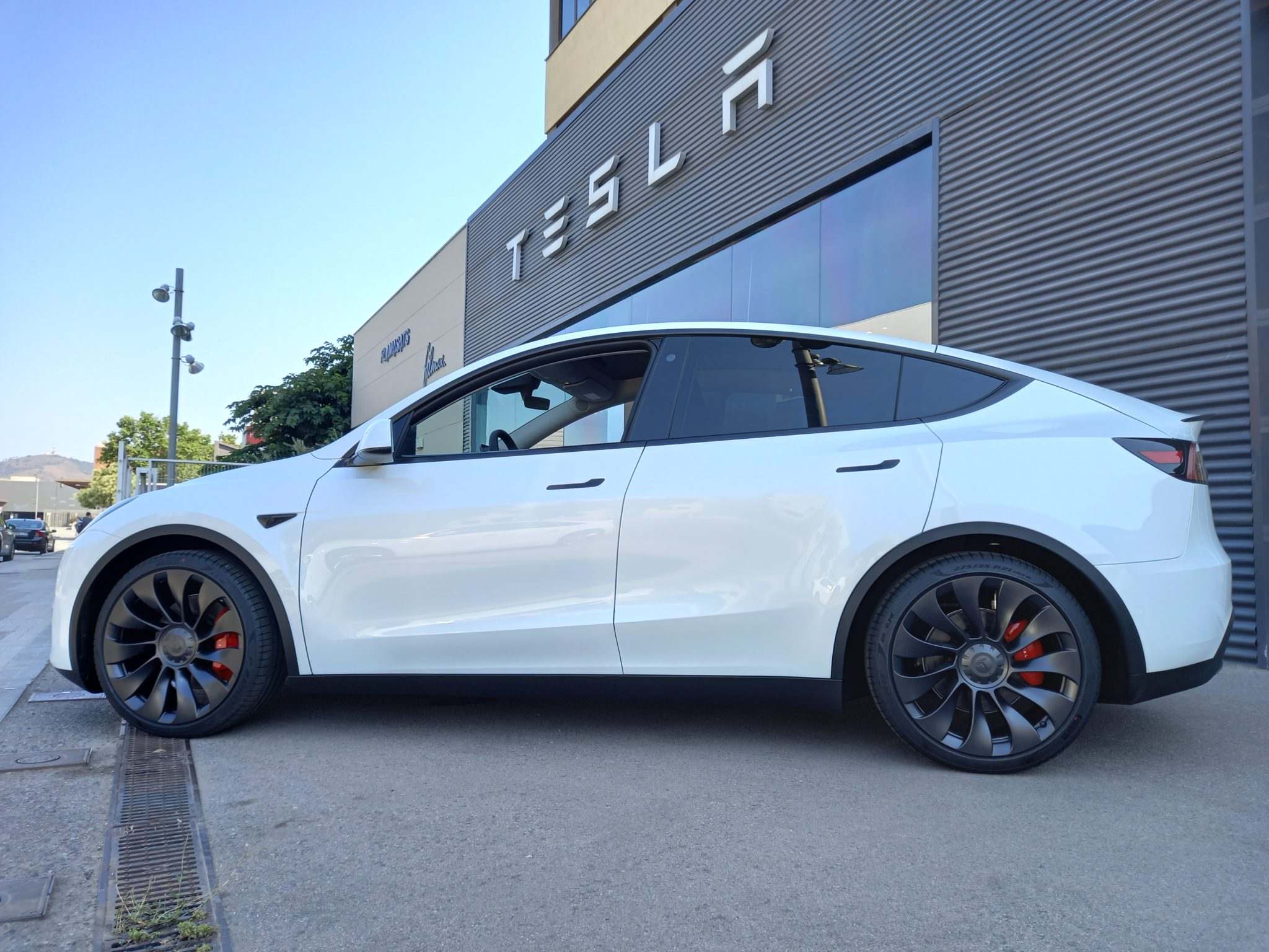 Tesla supera el mig milió d'unitats venudes a Europa