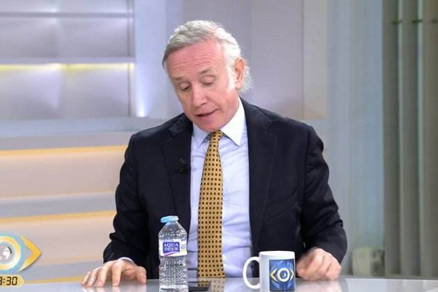 Eduardo Inda mira a baix Telecinco Eduardo Inda mira a baix Telecinco