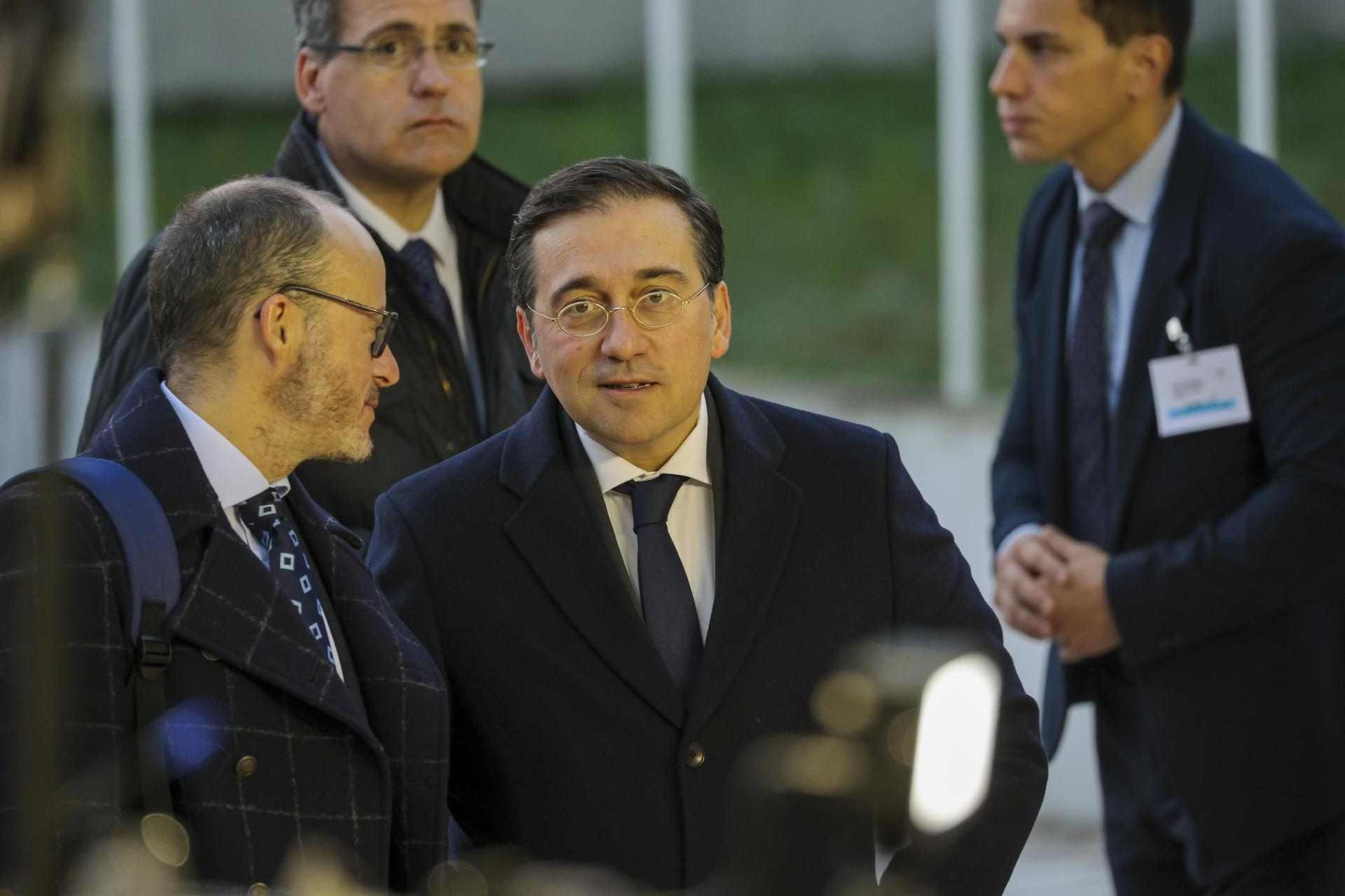 Albares mantiene la presión sobre el catalán en la UE: conversación telefónica con el ministro letón