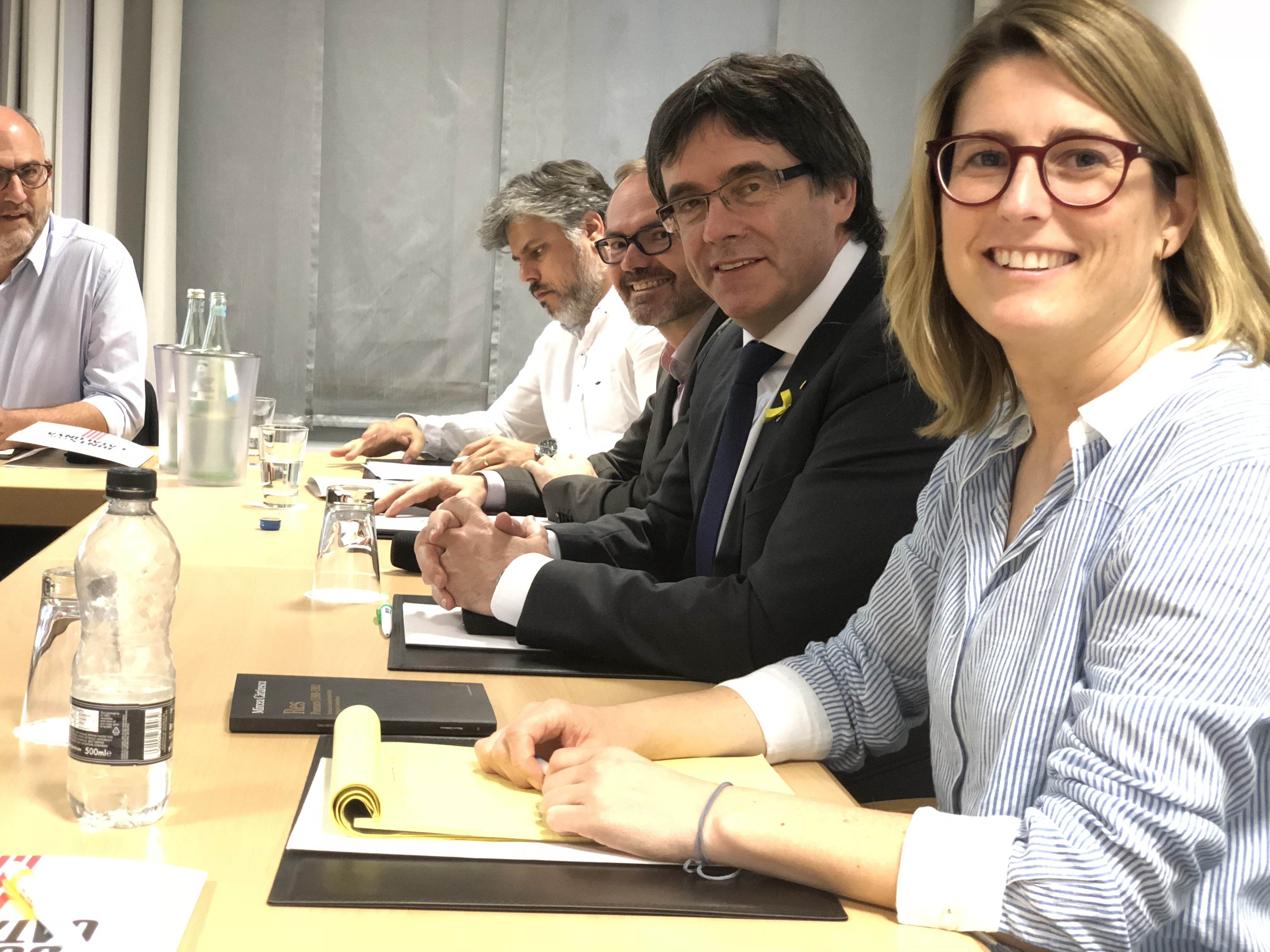 Puigdemont aborda con los diputados de JxCat en Berlín el último tramo de la investidura