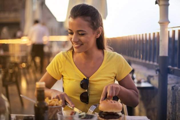 smash burgers pexels (1) smash burgers pexels (1)