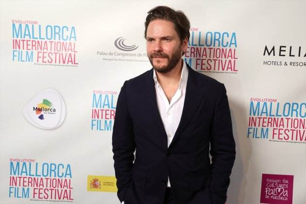 EuropaPress 5514902 actor hispanoaleman daniel bruhl posa xii edicion evolution mallorca EuropaPress 5514902 actor hispanoaleman daniel bruhl posa xii edicion evolution mallorca
