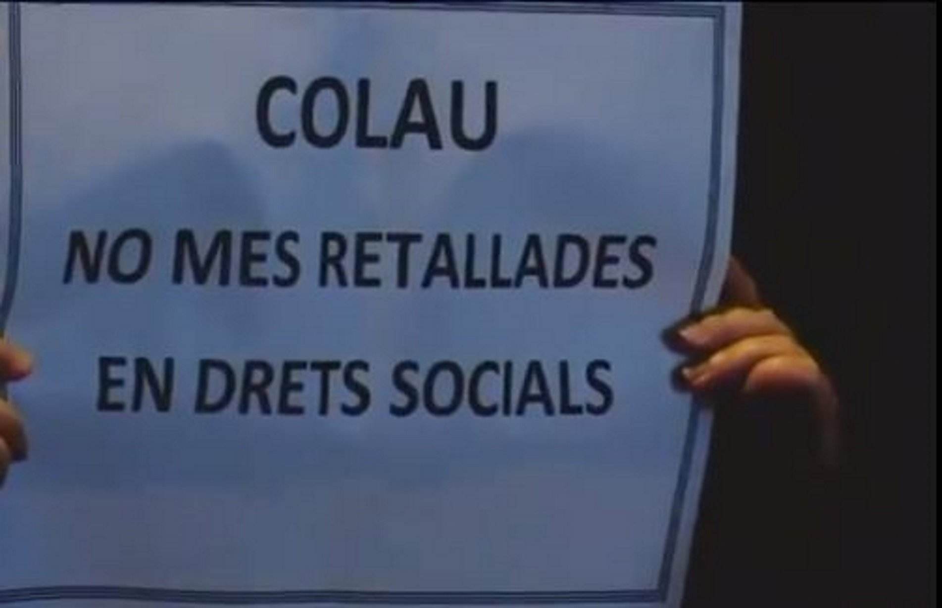 Treballadors de l'Ajuntament irrompen en un acte de Colau fent reclamacions