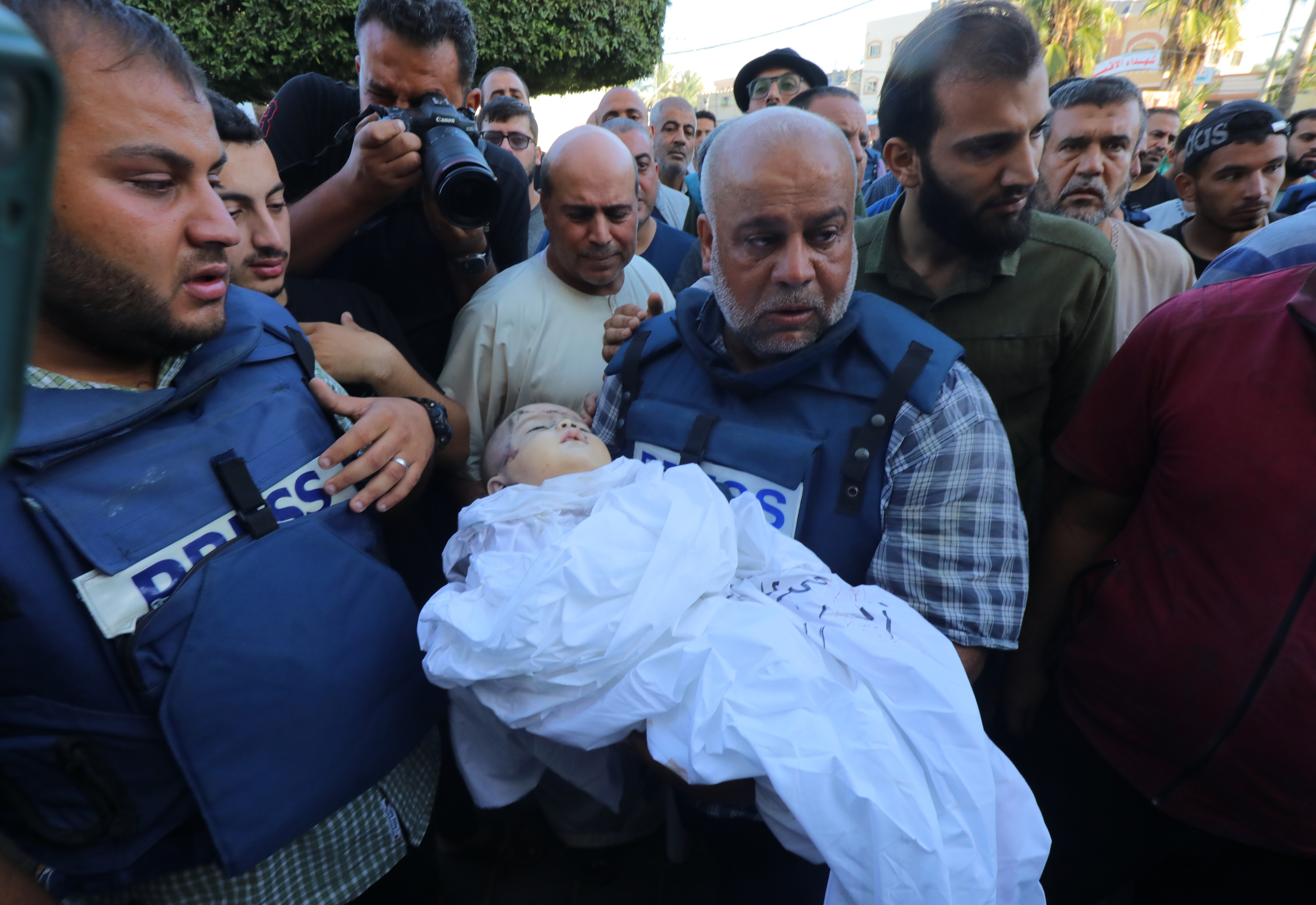 Al-Jazeera denuncia la mort de la família del seu corresponsal a Gaza per un bombardeig israelià