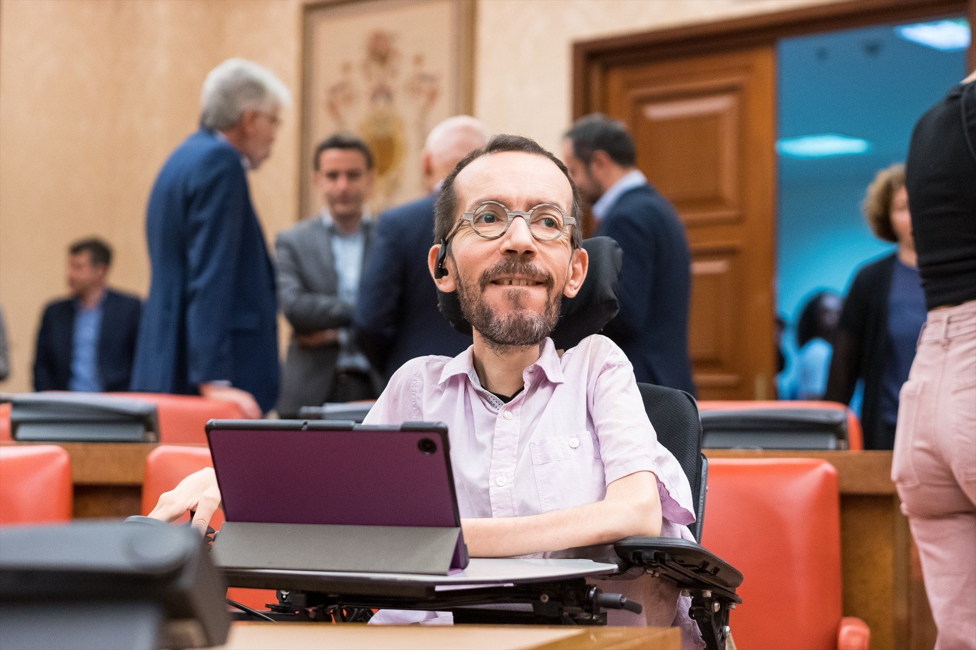 Echenique ironitza amb el 'no' de Colau a ser ministra: "A mi també m'ho demana tothom"