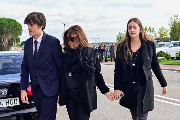 Nuria Gonzalez e hijos Fernando Fernández Tapias funeral GTRES