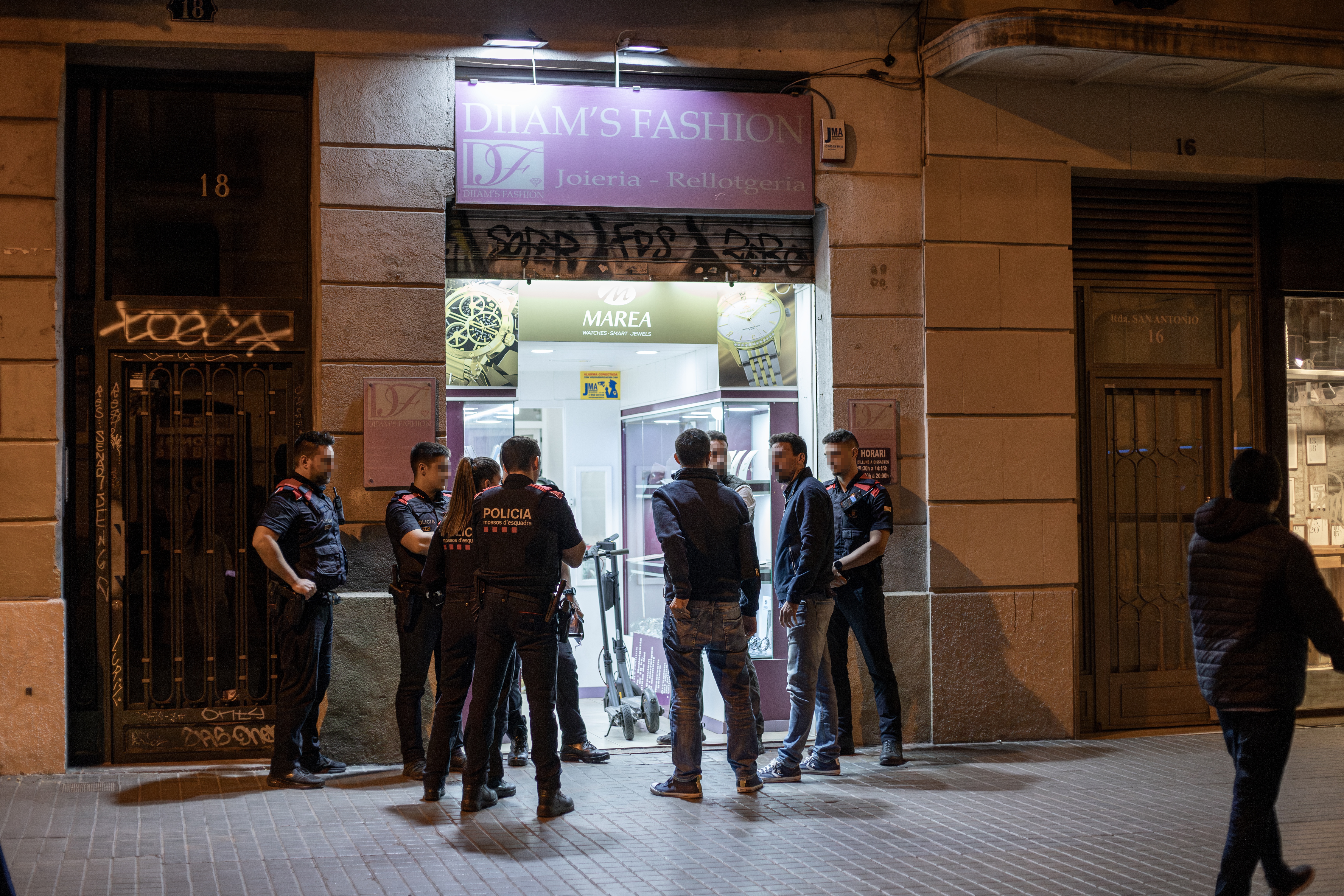 Atraco en una joyería de la ronda de Sant Antoni de Barcelona