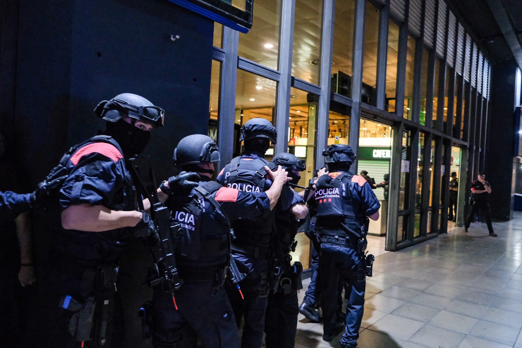 Las imágenes del simulacro de atentado terrorista en la estación de Sants de Barcelona