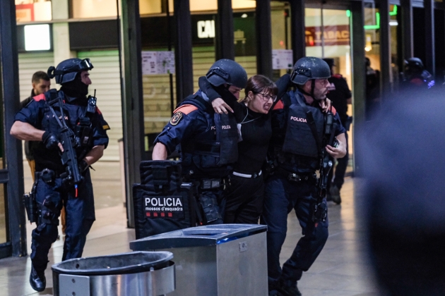 13 Simulacro de atentado terrorista a la estación de Sants, en Barcelona / Foto: Carlos Baglieto