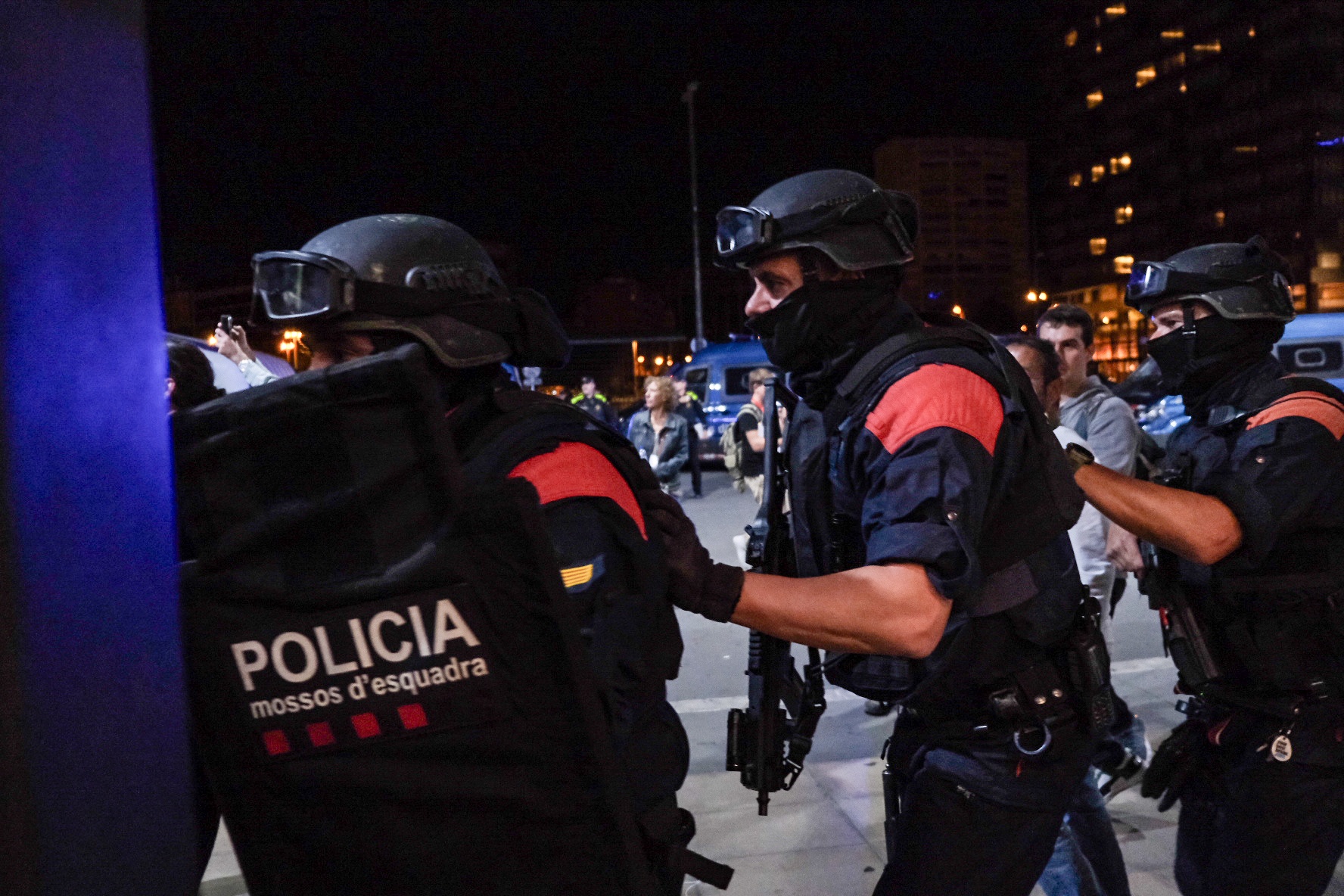 L'ARRO dels Mossos, com també la BRIMO i el GEI, ha pres el control de l'estació de Sants