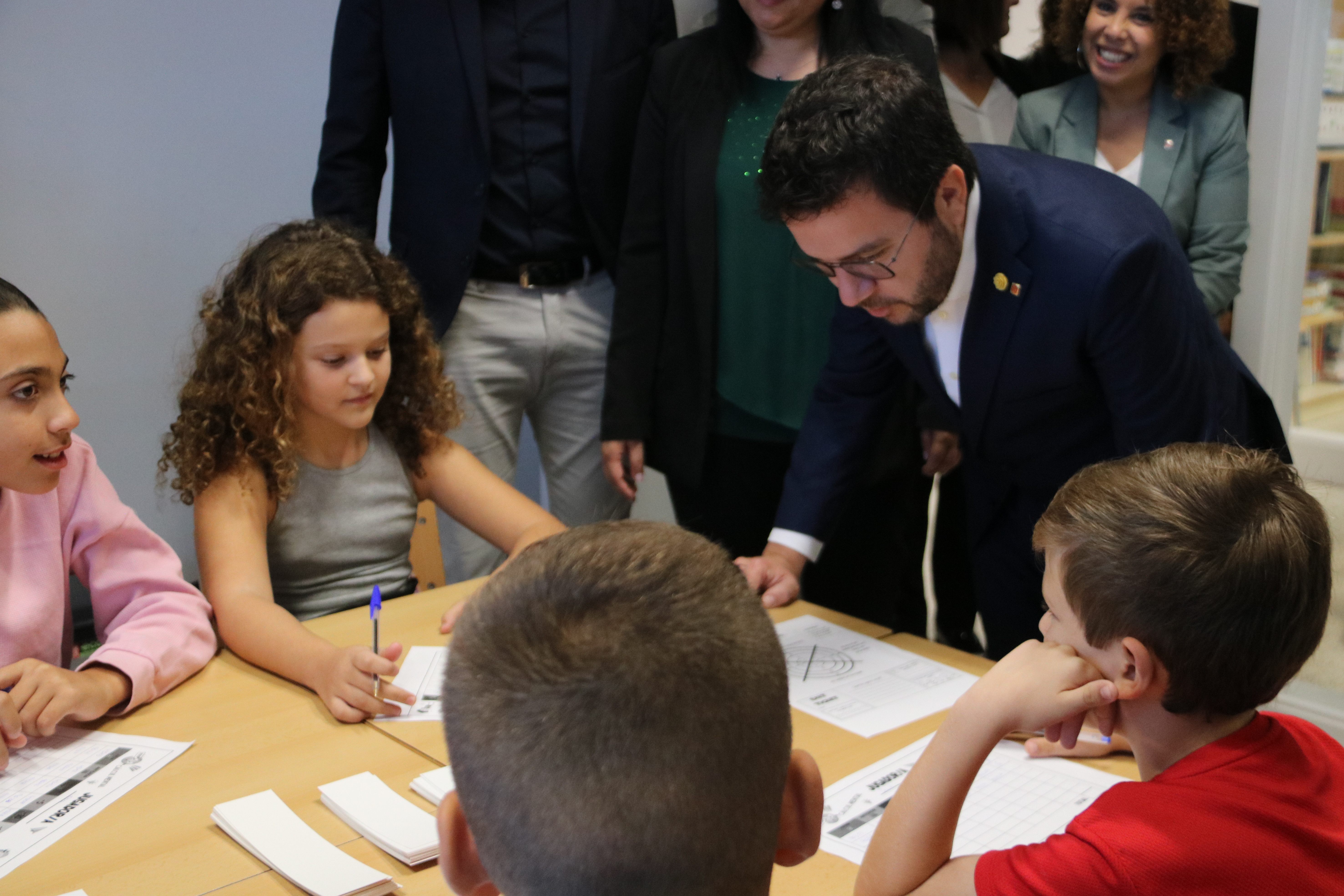 Aragonès asegura que el Govern trabaja por una educación pública "en catalán"