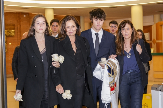 Nuria Gonzalez e hijos funeral Fernando Fernández Tapias GTRES