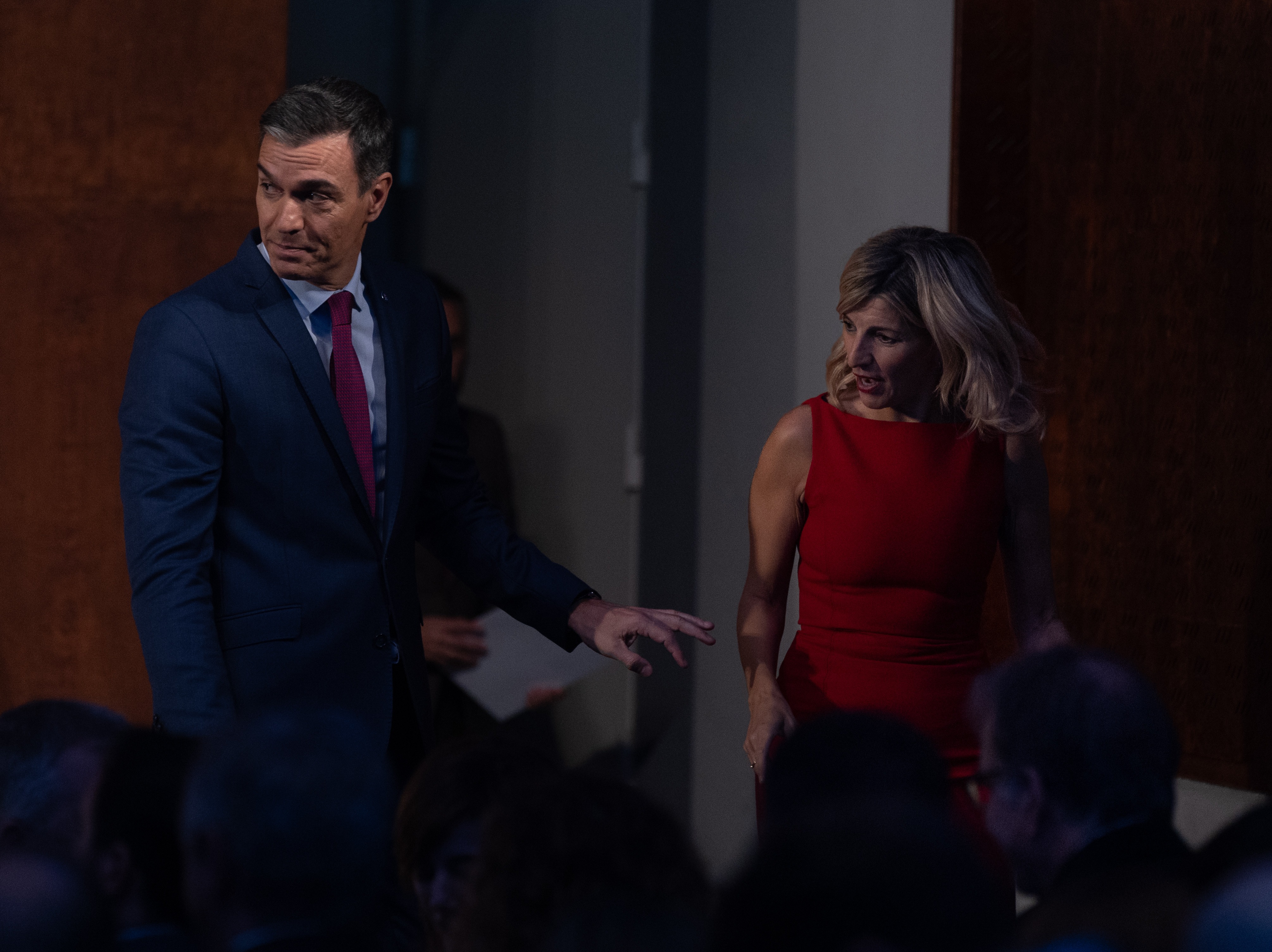 El choque de Podemos con Colau y Díaz ensombrece la investidura de Pedro Sánchez