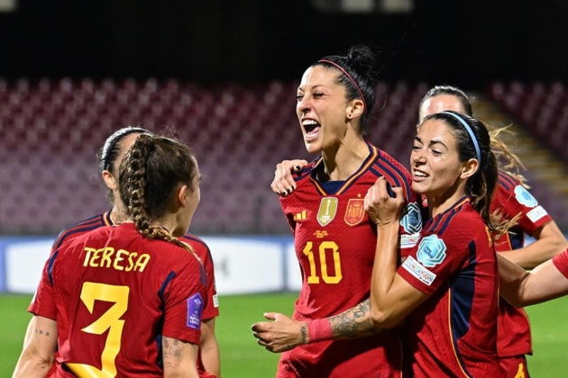 Jenni Hermoso Aitana Bonmatí Tere Abelleira gol Italia Suiza / Foto: EFE - Massimo Pica Jenni Hermoso Aitana Bonmatí Tere Abelleira gol Italia Suiza / Foto: EFE - Massimo Pica
