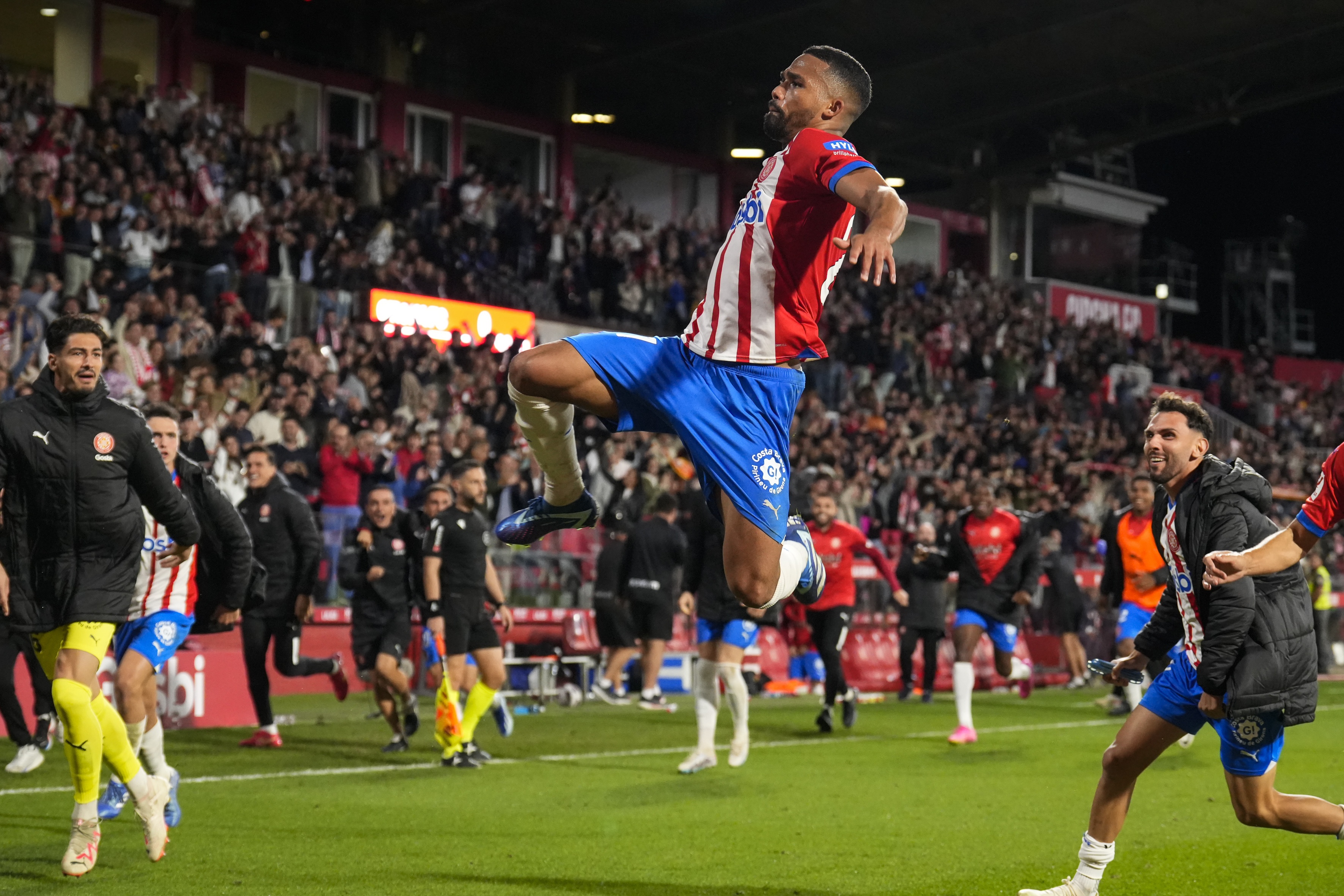 El Girona s'imposa al Celta amb molta polèmica (1-0) i es posa líder provisional en la vigília del Clàssic