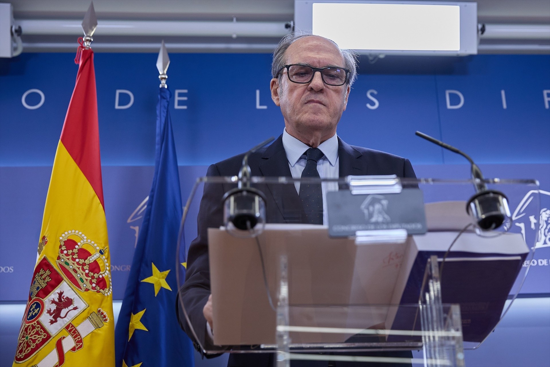 L'Església, un aval per reforçar-se i el 'rock' del Clàssic, al focus de les portades