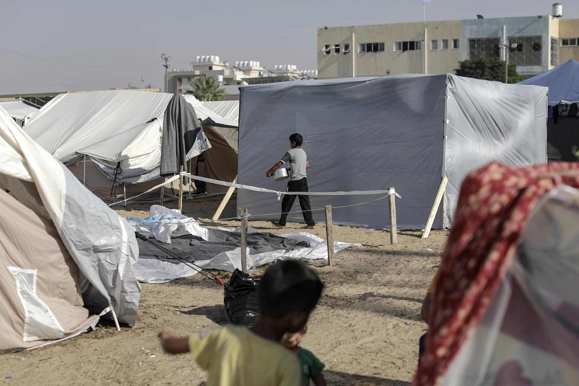 Miles de personas asaltan los almacenes de la ONU en Gaza y se llevan alimentos básicos