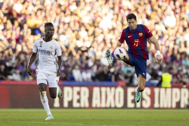 Robert Lewandowski Eduardo Camavinga Barça Real Madrid / Foto: Europa Press