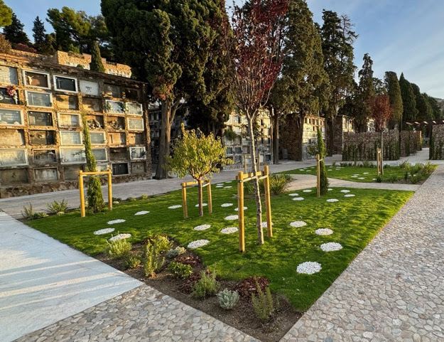 Barcelona habilita nuevos espacios para la inhumación de cenizas en los cementerios de Montjuïc y de Sant Andreu