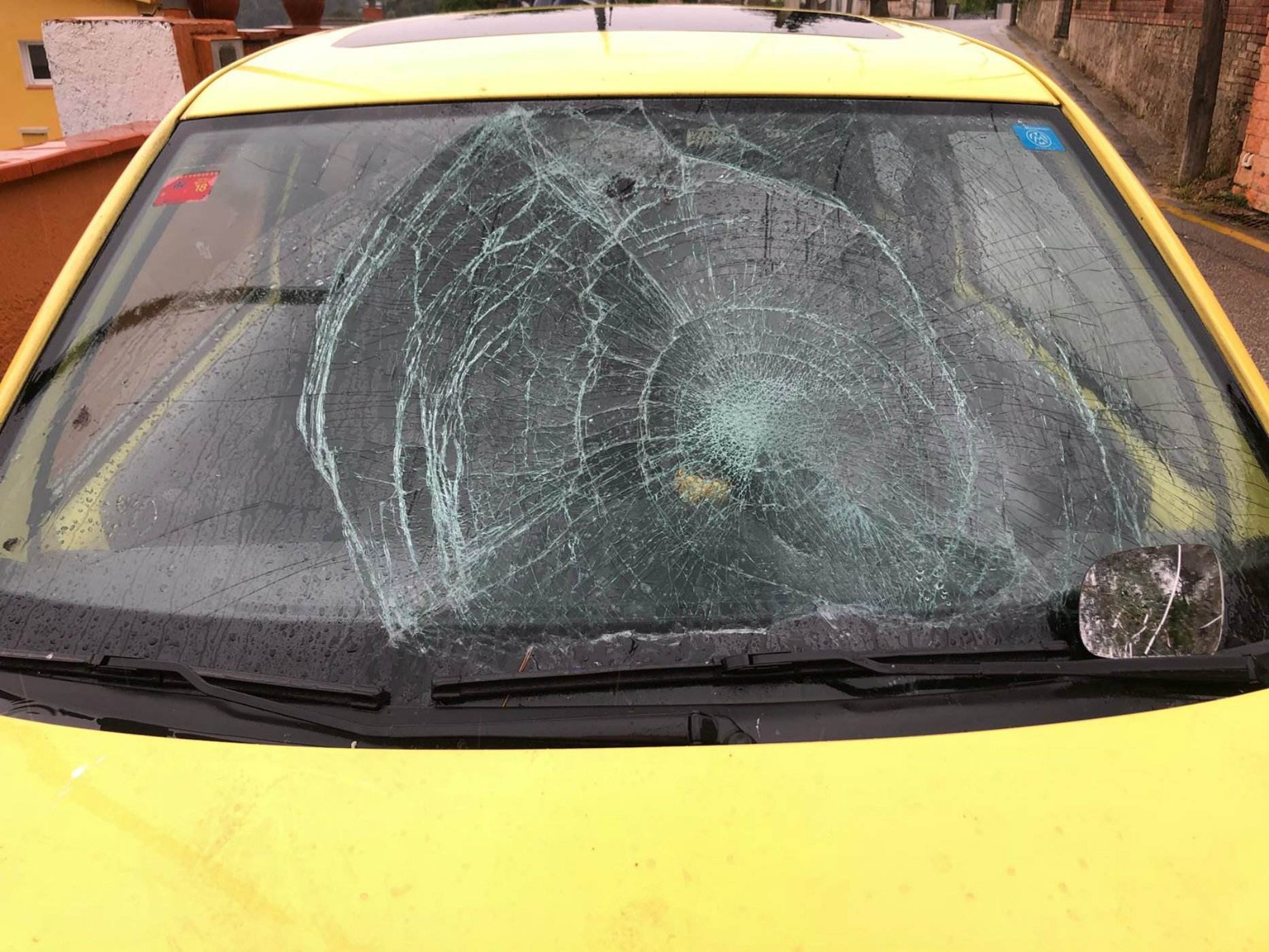 La diputada de ERC Jenn Díaz explica cómo le han destrozado el coche en Sant Andreu de la Barca