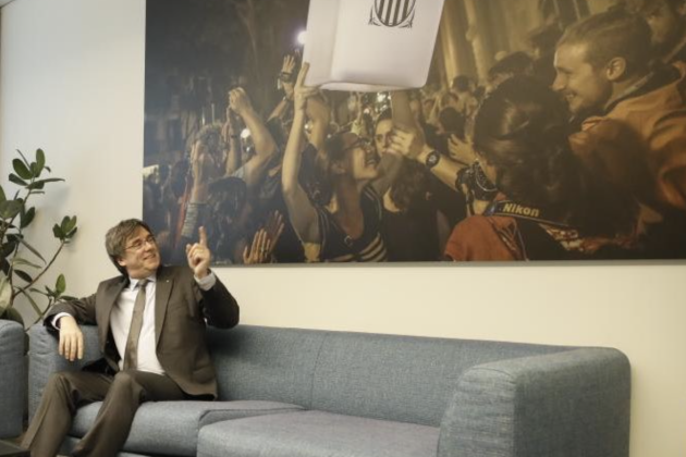 Puigdemont urna despatx Puigdemont urna despatx