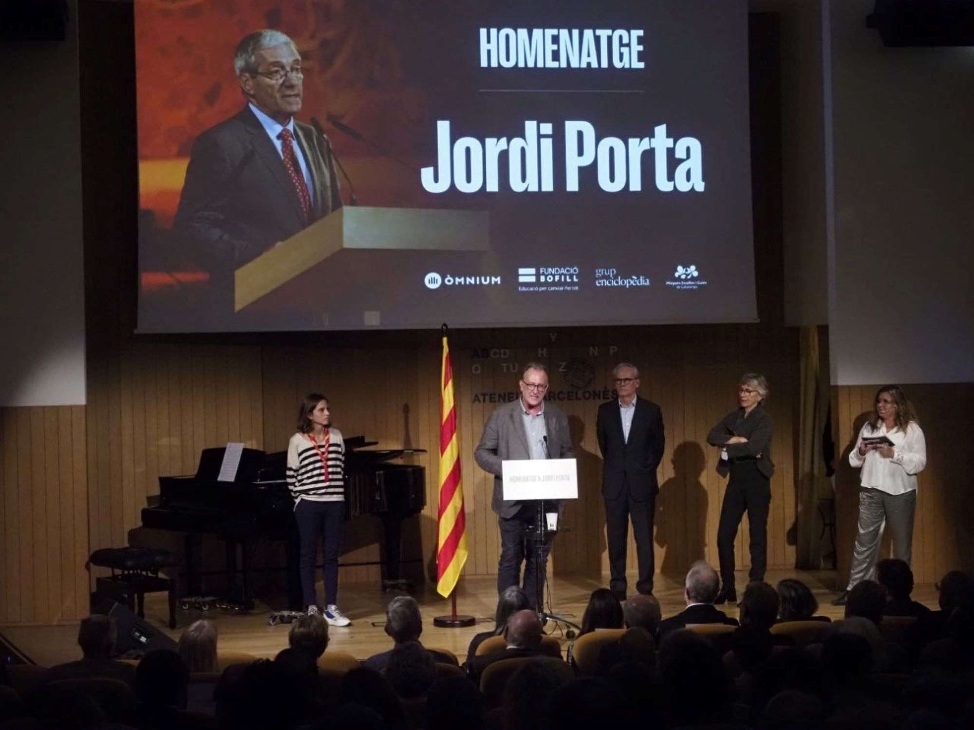 Òmnium Cultural reivindica el legado de Jordi Porta en un acto de homenaje