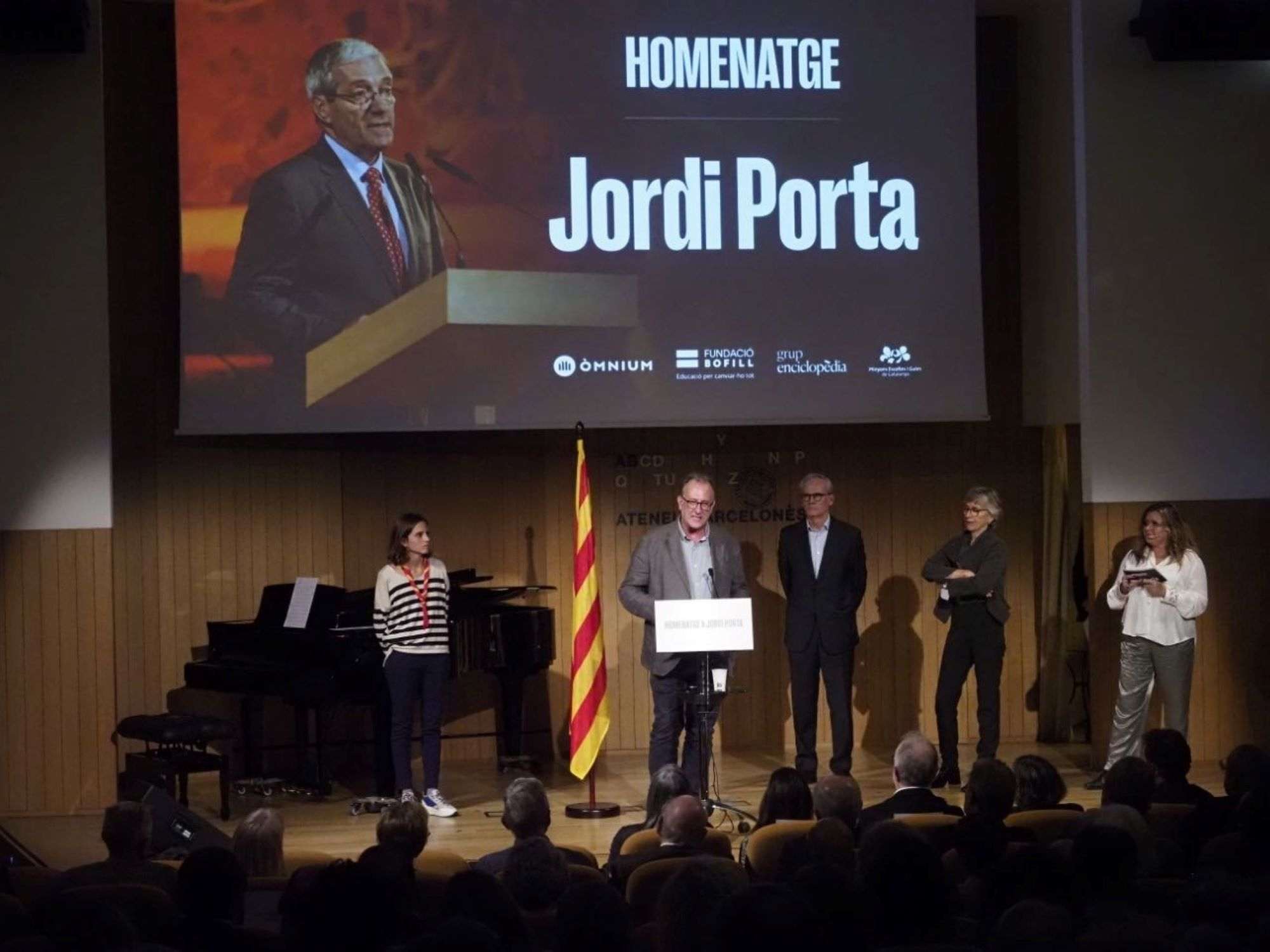 Òmnium Cultural reivindica el llegat de Jordi Porta en un acte d'homenatge