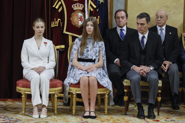 Leonor y Sofía en la jura de la Constituciòn, EFE Leonor y Sofía en la jura de la Constituciòn, EFE