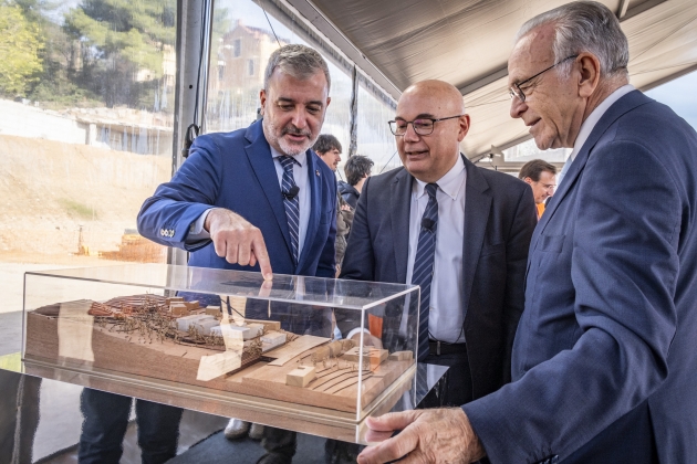 Primera pedra Caixa Research Institute amb Jaume Colboni i Isidre Fainès / Foto: Carlos Baglietto Primera pedra Caixa Research Institute amb Jaume Colboni i Isidre Fainès / Foto: Carlos Baglietto
