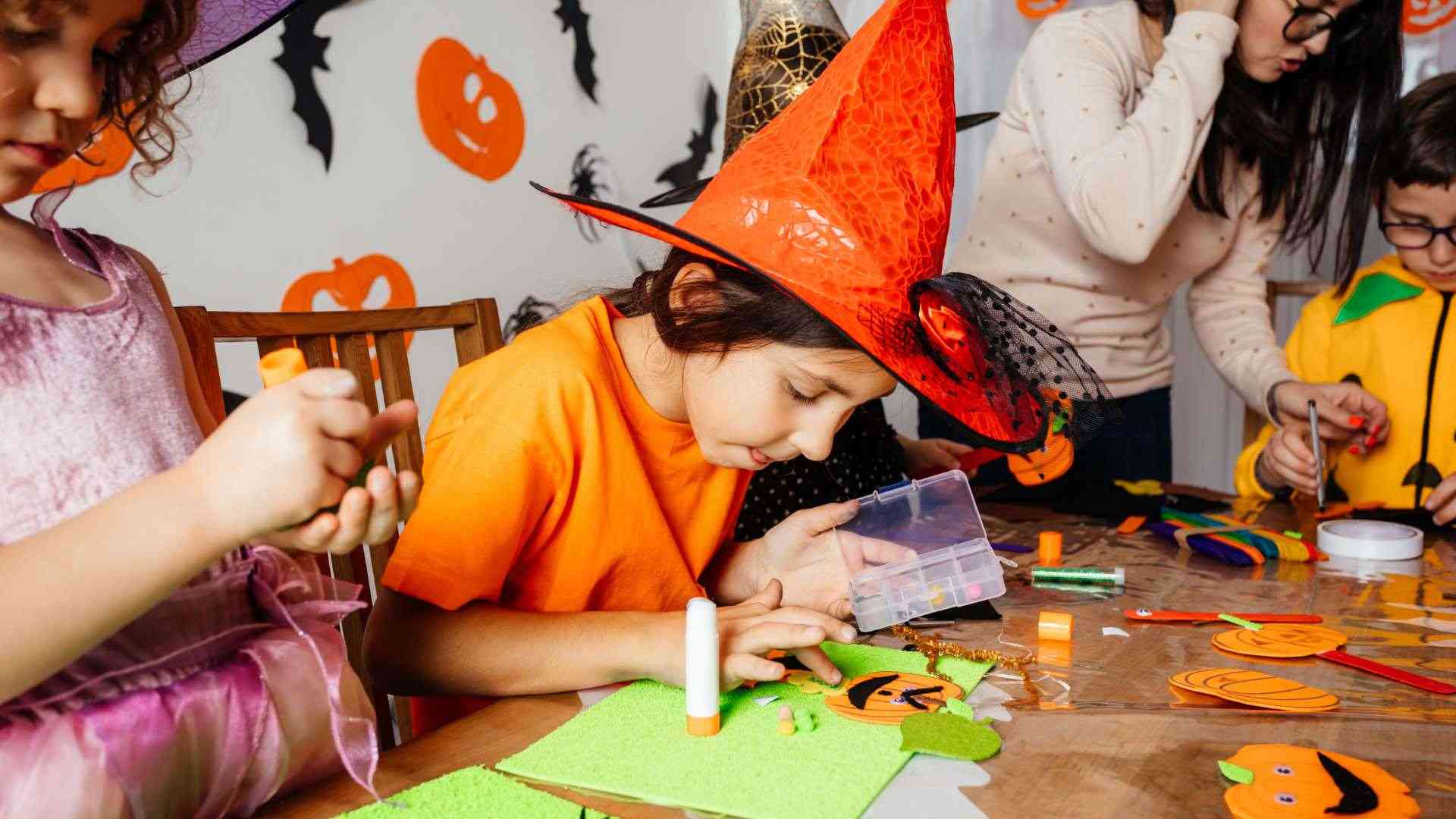 7 manualitats casolanes i molt fàcils per Halloween 2023