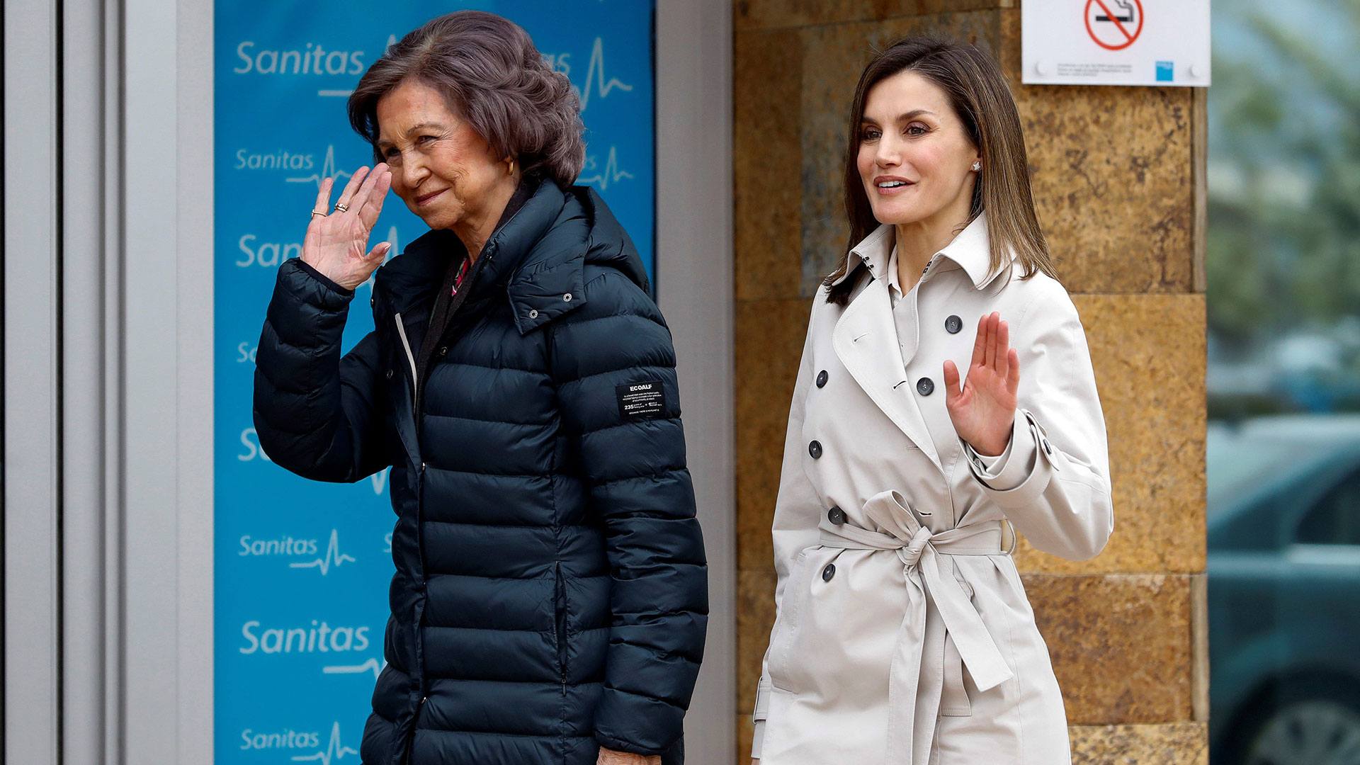 Letizia y Sofía en el hospital efe